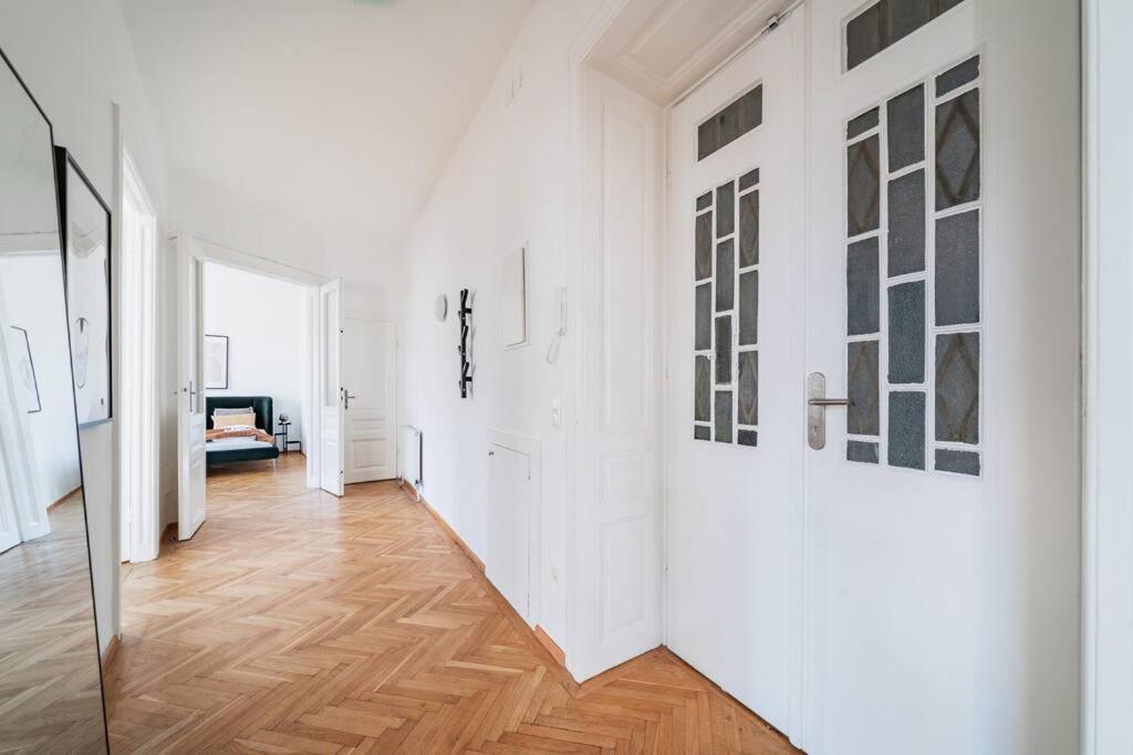 City Chic #11 Vienna Exterior photo